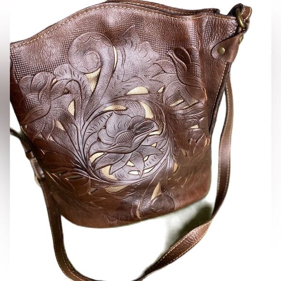 #100 PATRICIA NASH Lavello Cutout Tooled Bucket Bag - Picture 1 of 14
